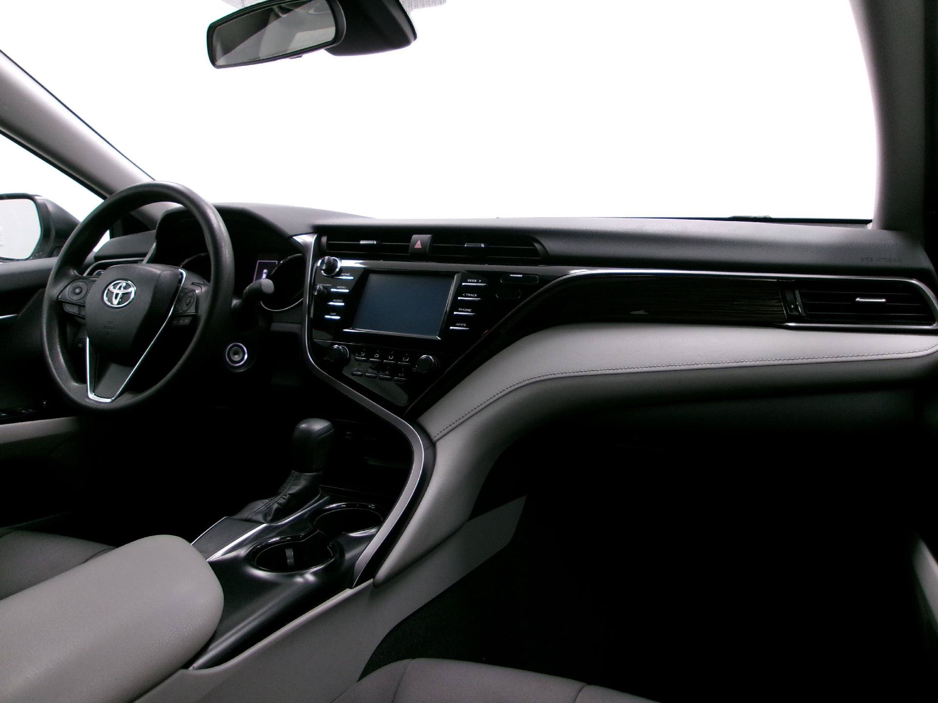 Used 2019 Toyota Camry LE FWD image 3