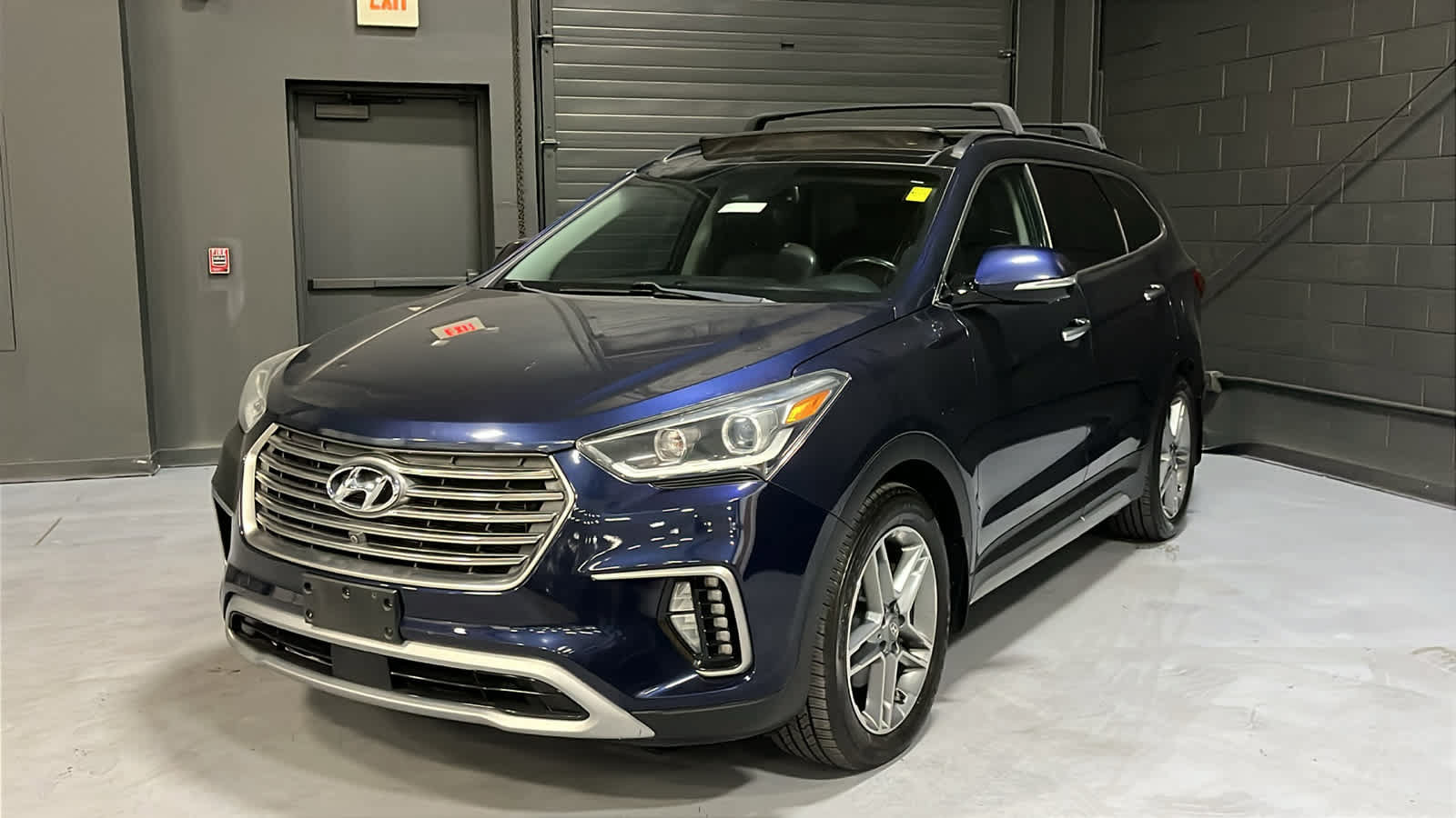 Used 2017 Hyundai Santa Fe Limited AWD/4WD image 3