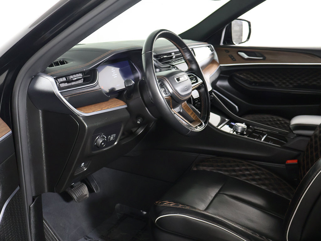 Used 2023 Jeep Grand Cherokee Summit w/ Luxury Tech Group V AWD/4WD image 27