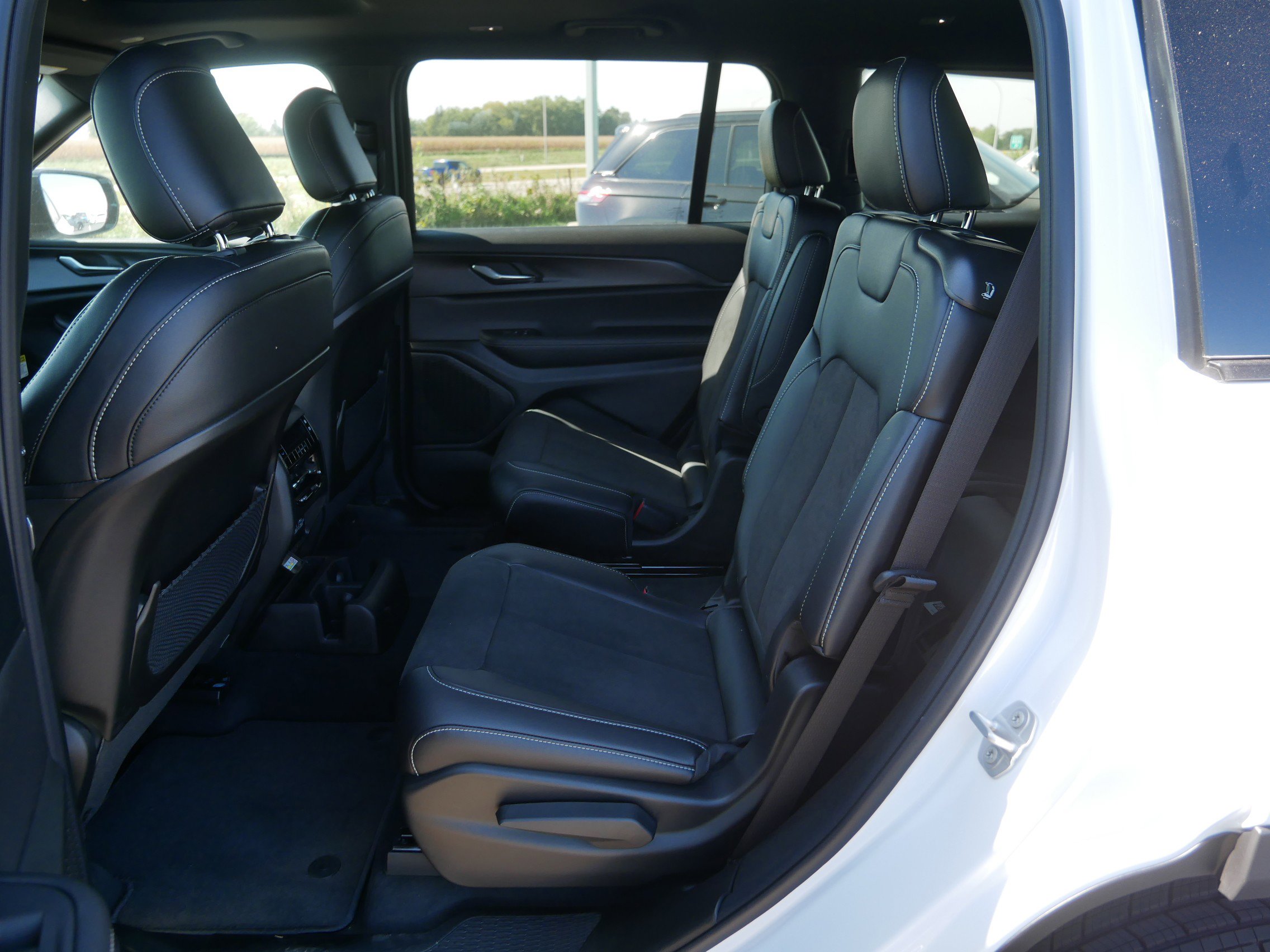 New 2025 Jeep Grand Cherokee L Altitude image 8