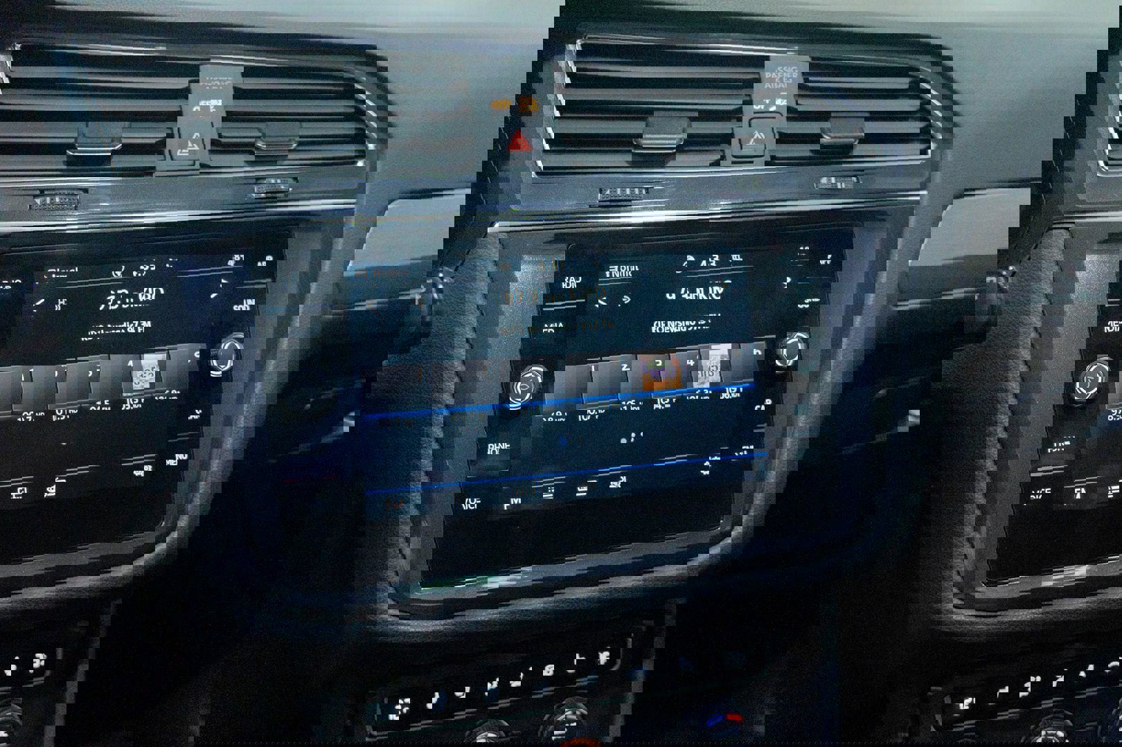 Used 2020 Volkswagen Tiguan SE R-Line w/ 3rd Row Seat Package image 43