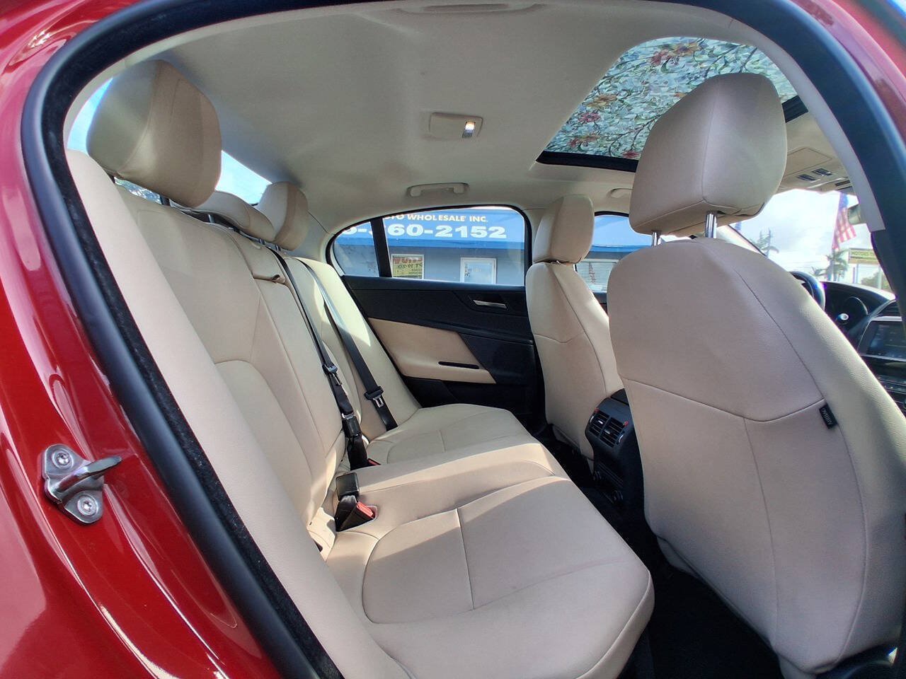 Used 2019 Jaguar XE Premium RWD image 18