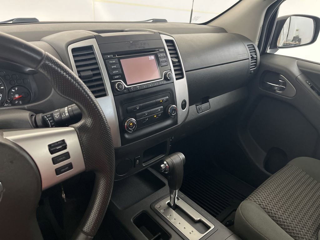 Used 2018 Nissan Frontier SV image 25
