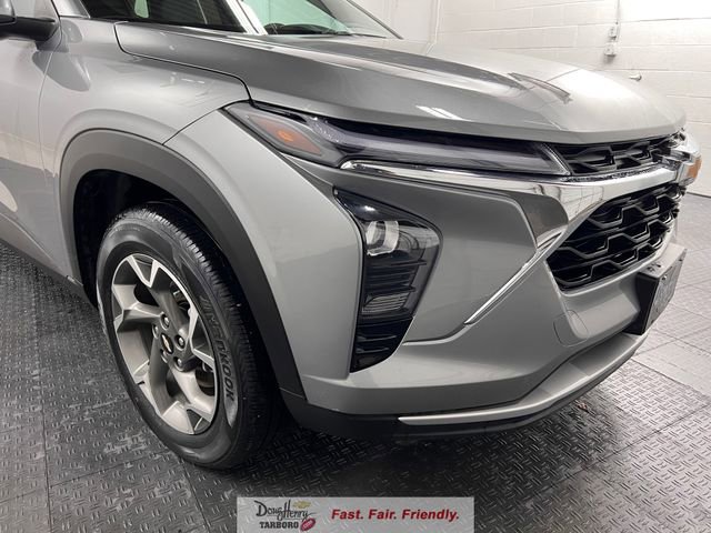 Used 2025 Chevrolet Trax LT image 9