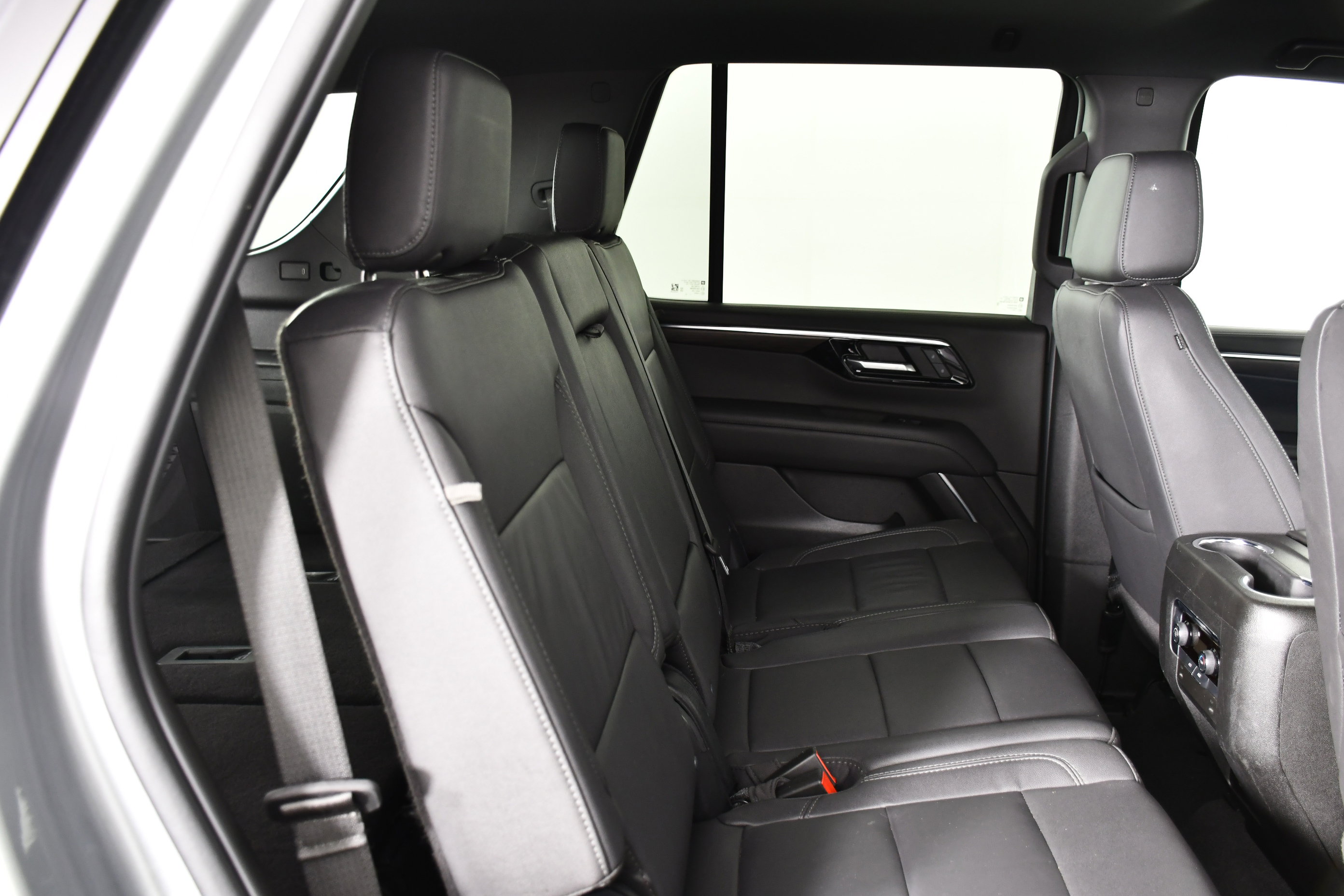 Used 2025 Chevrolet Tahoe Z71 AWD/4WD image 32