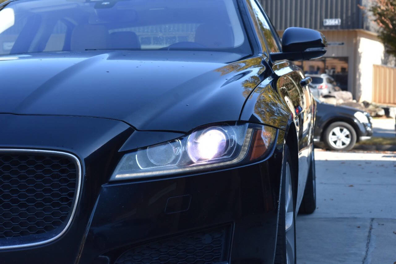 Used 2017 Jaguar XF Premium image 7
