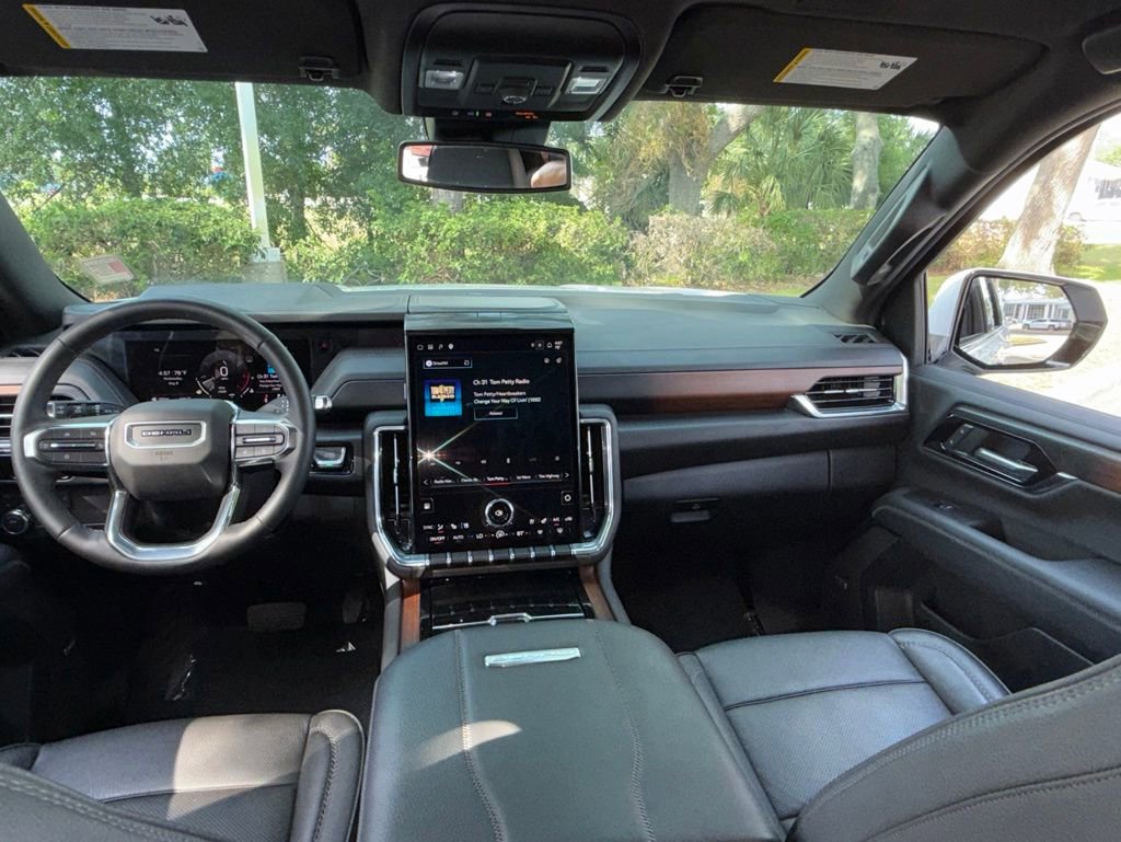 Used 2025 GMC Yukon XL Denali AWD/4WD image 15