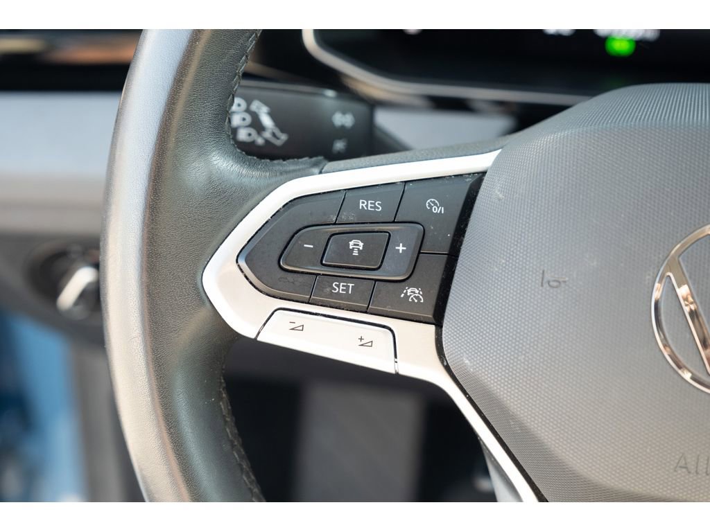 Used 2025 Volkswagen Jetta SE image 18