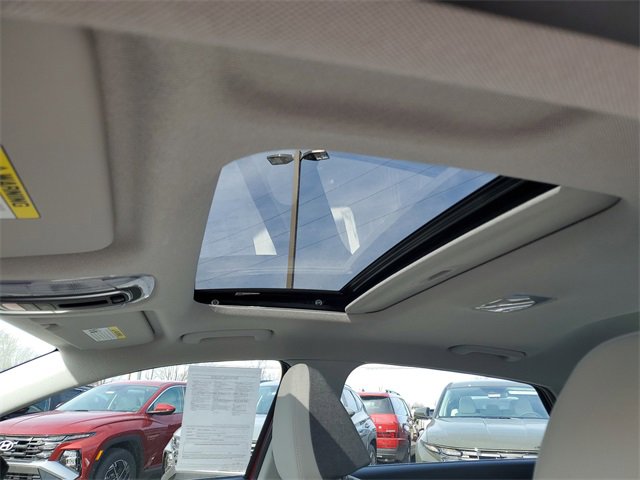 Used 2023 Hyundai Elantra Limited image 20