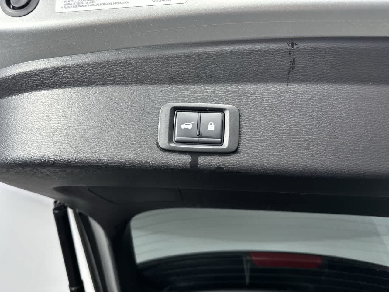Used 2025 Mitsubishi Outlander SE FWD image 28