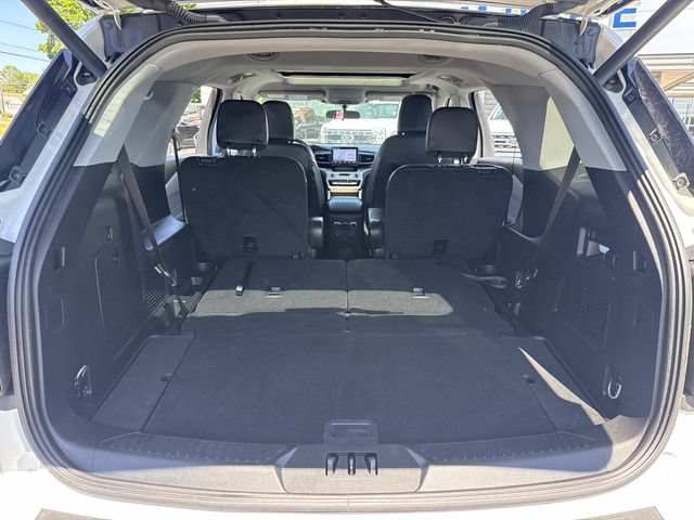 Used 2023 Ford Explorer XLT w/ Equipment Group 202A AWD/4WD image 8