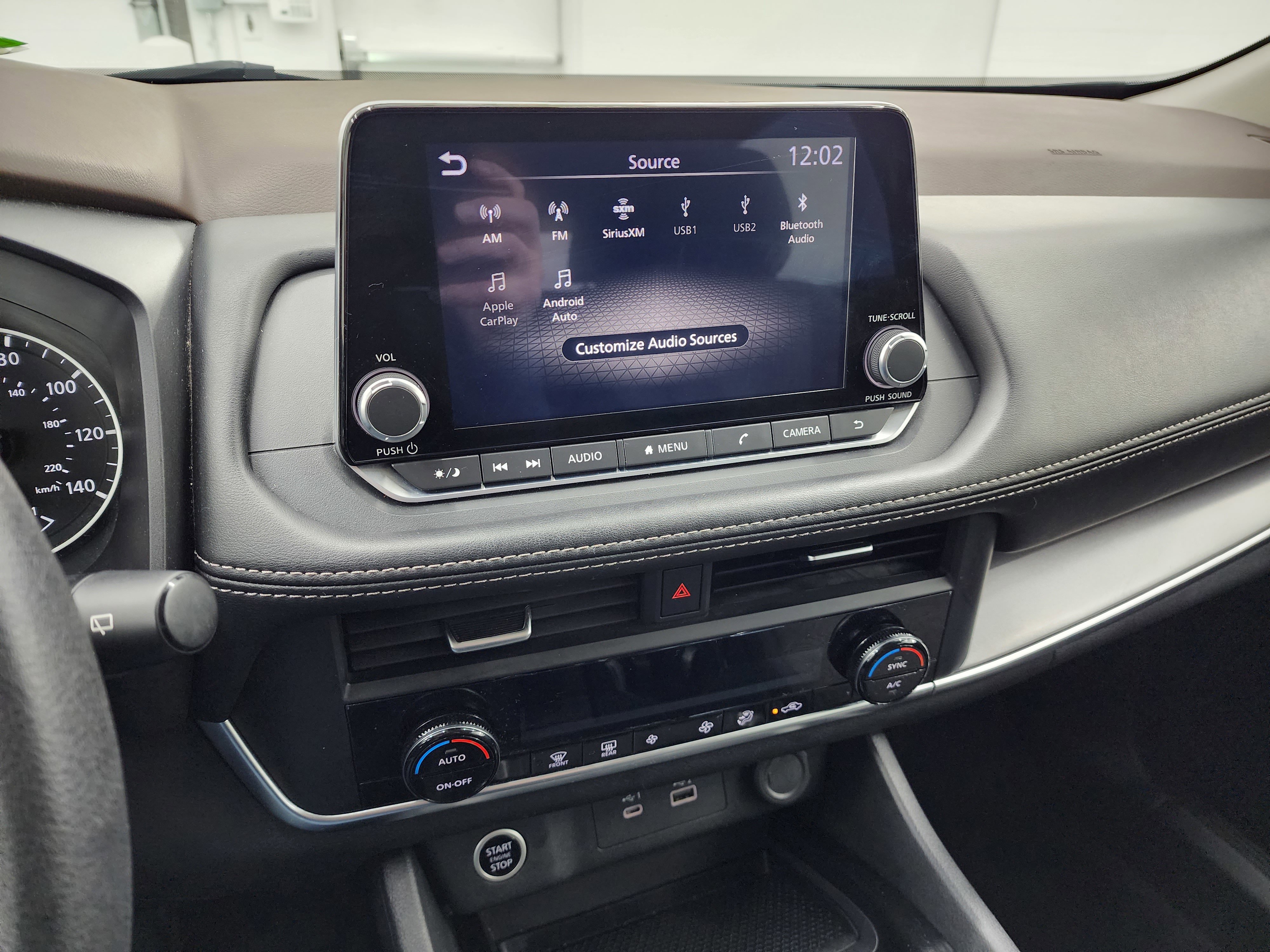 Used 2023 Nissan Rogue SV image 11