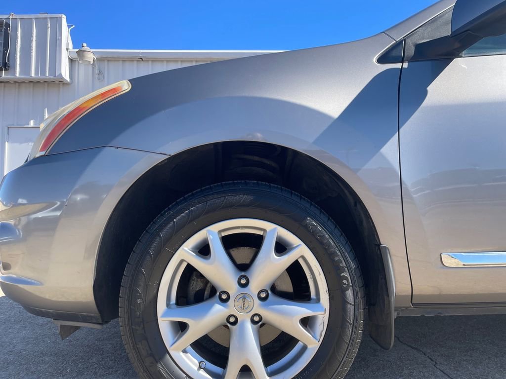 Used 2011 Nissan Rogue SV w/ Premium Pkg image 11