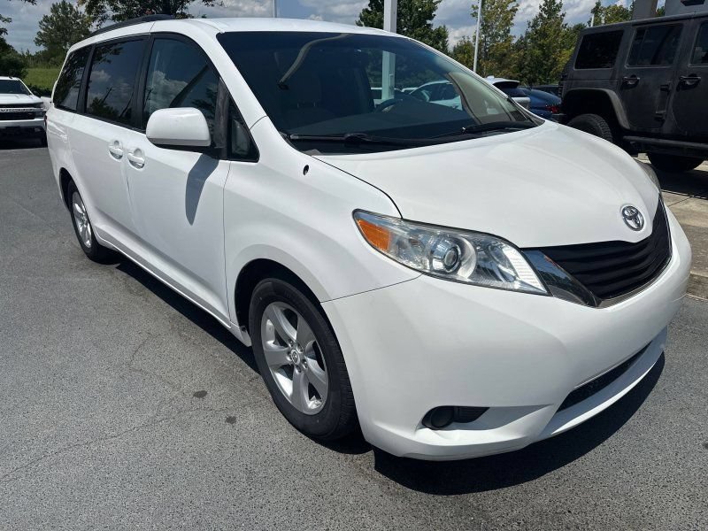 Used 2011 Toyota Sienna LE w/ Towing Pkg FWD image 1