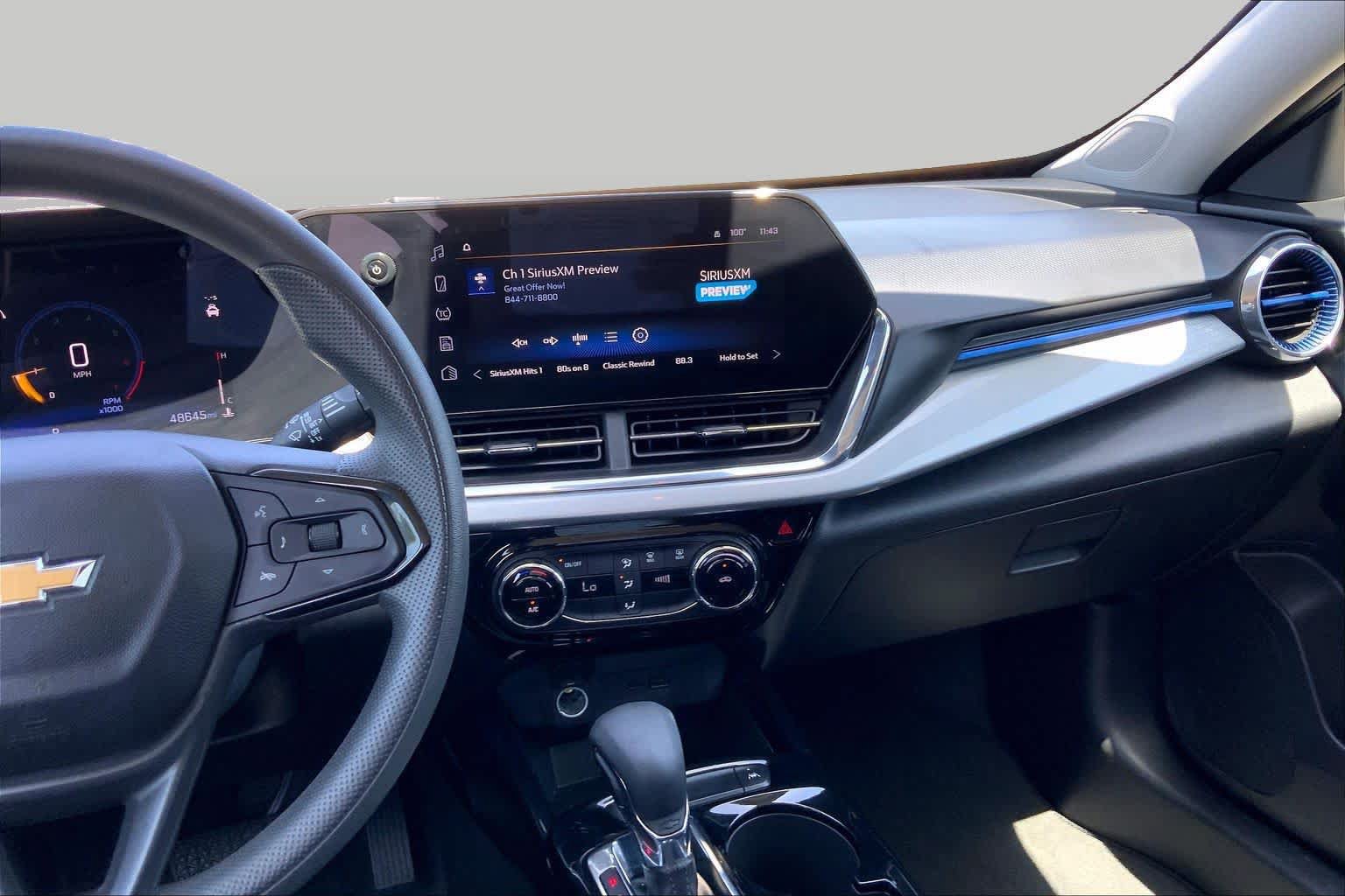 Used 2025 Chevrolet Trax LT FWD image 7