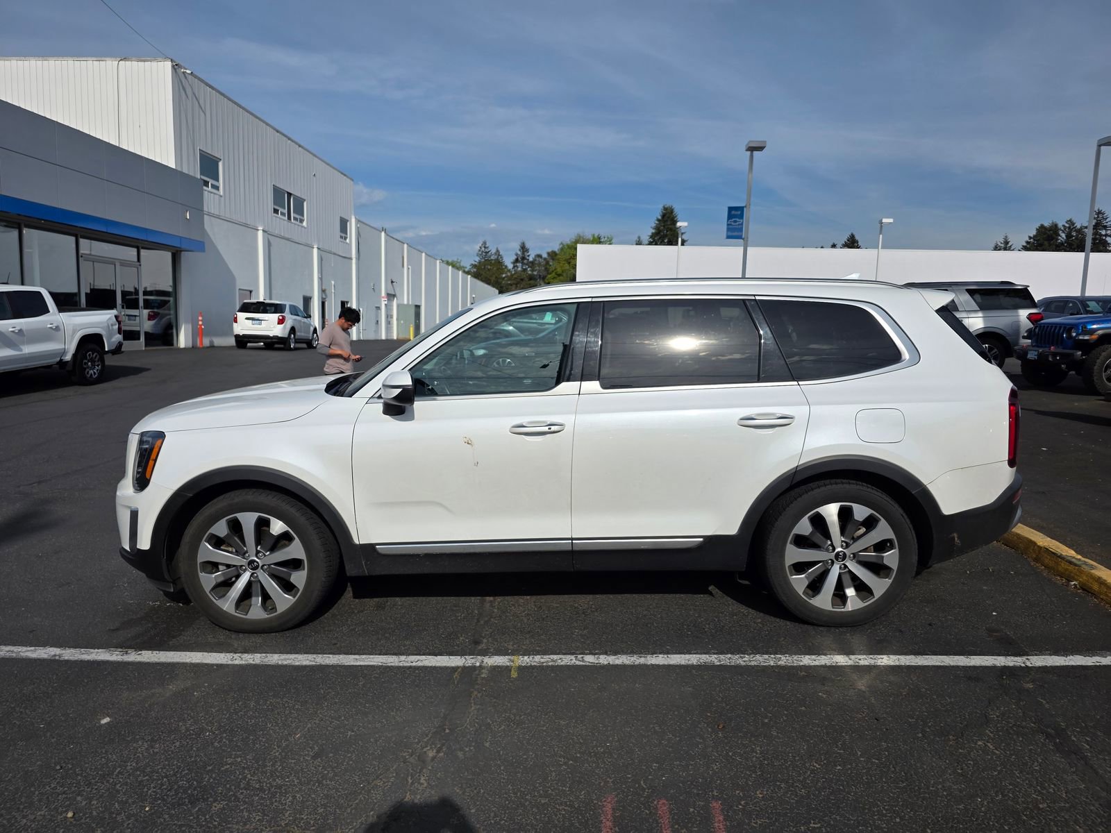 Used 2020 Kia Telluride S w/ S 8 Passenger Seating Package AWD/4WD image 8