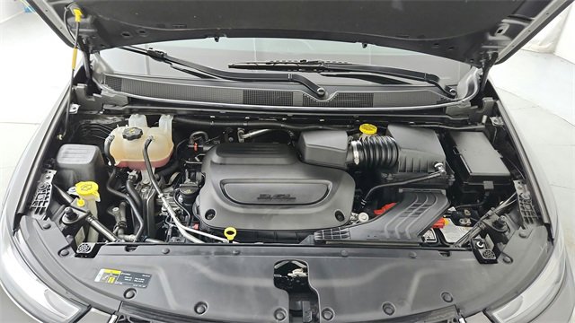 Used 2021 Chrysler Pacifica Touring-L w/ Uconnect Theater Family Group image 23