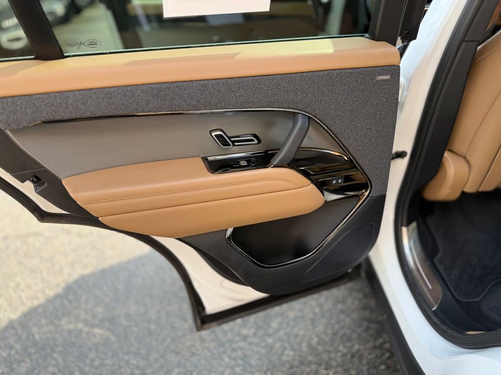 Used 2025 Land Rover Range Rover Sport SE image 28