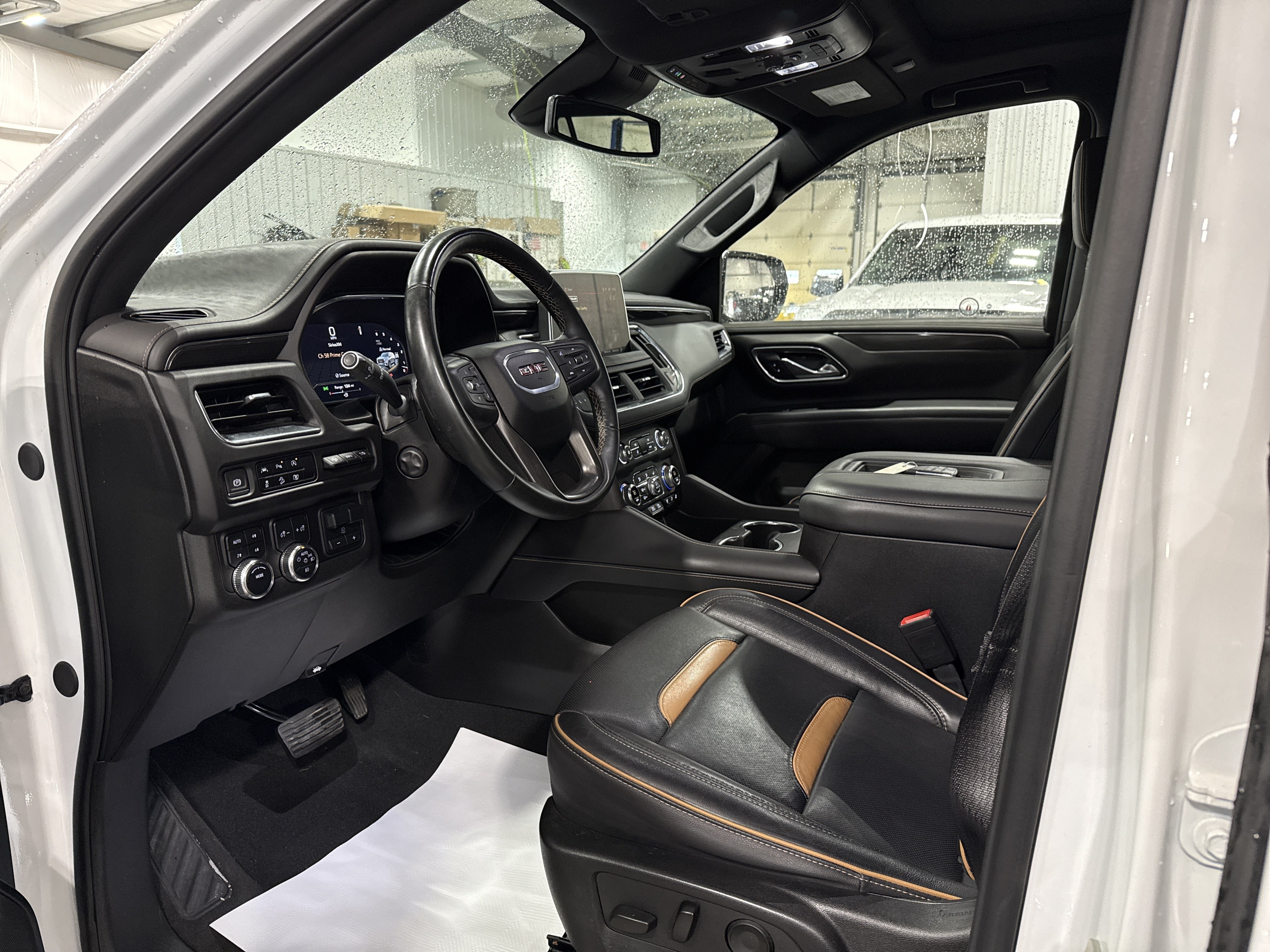 Used 2024 GMC Yukon AT4 w/ Technology Package AWD/4WD image 7