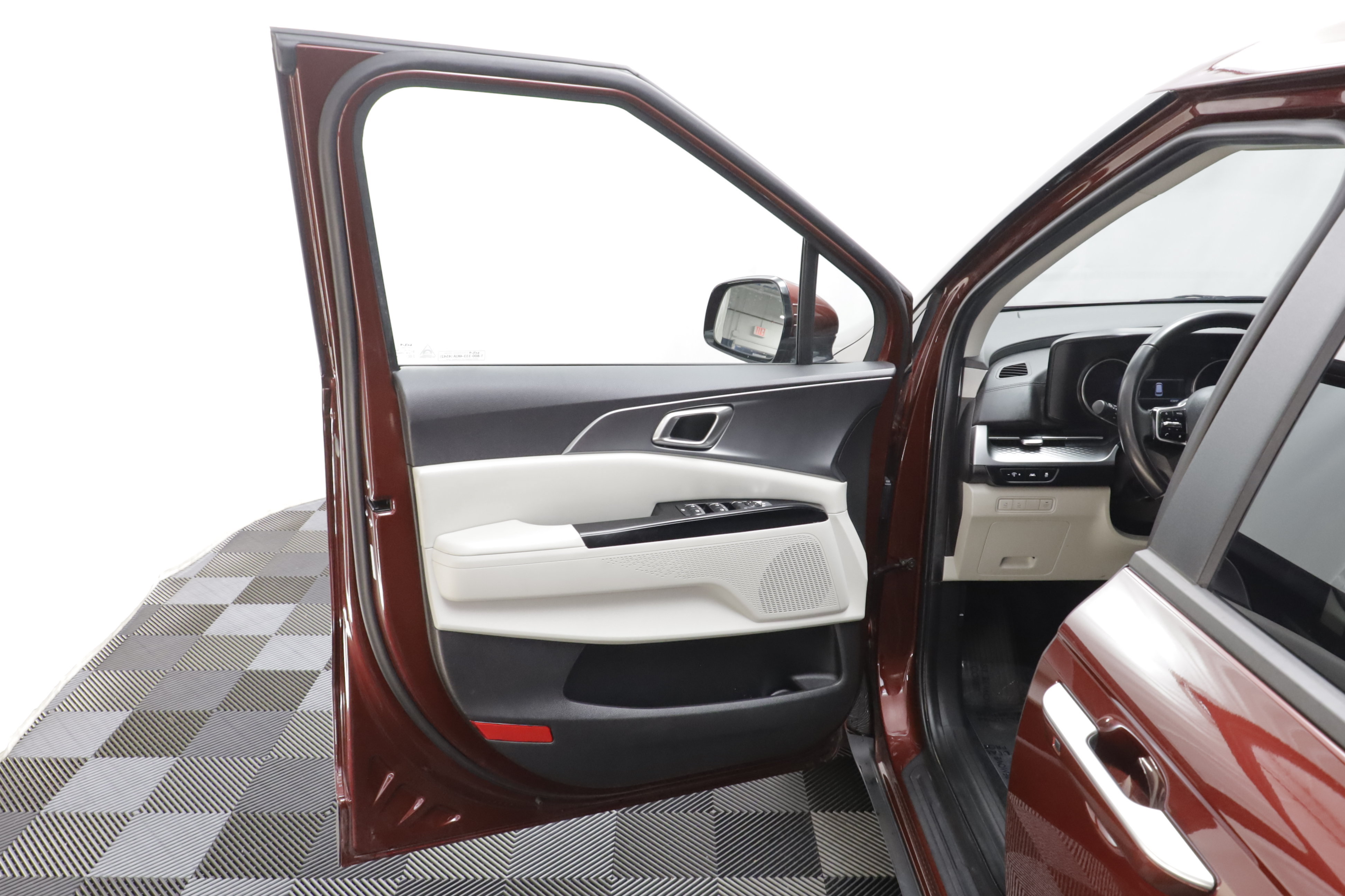 Used 2024 Kia Carnival LX FWD image 5