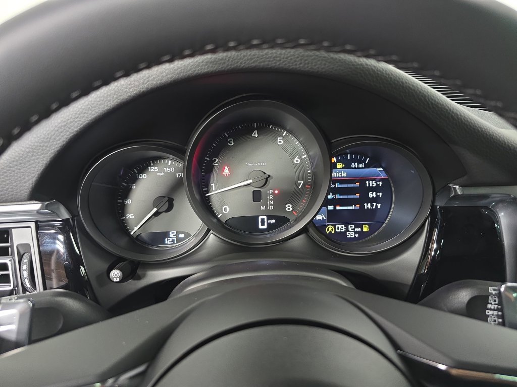 Certified 2026 Porsche Macan AWD/4WD image 15