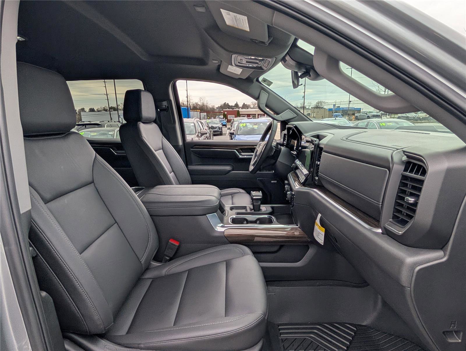 Used 2025 Chevrolet Silverado 1500 LT Trail Boss w/ Convenience Package II image 11