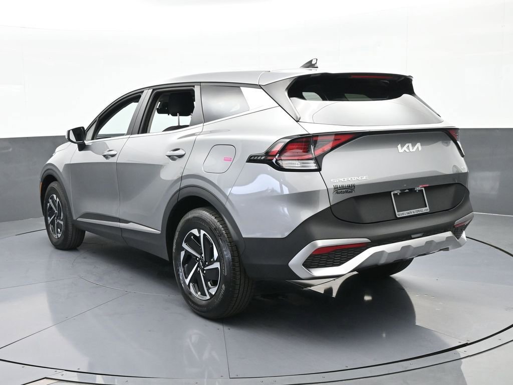 Used 2025 Kia Sportage LX image 4