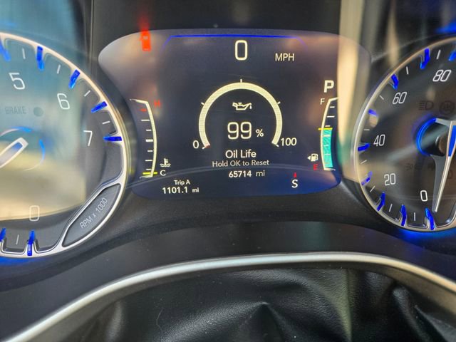 Used 2023 Chrysler Pacifica Touring-L image 3