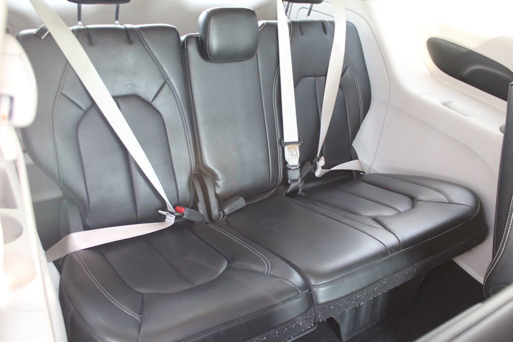 Used 2024 Chrysler Pacifica Select FWD image 10