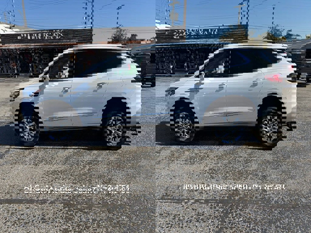 Used 2020 Buick Enclave Essence image 1