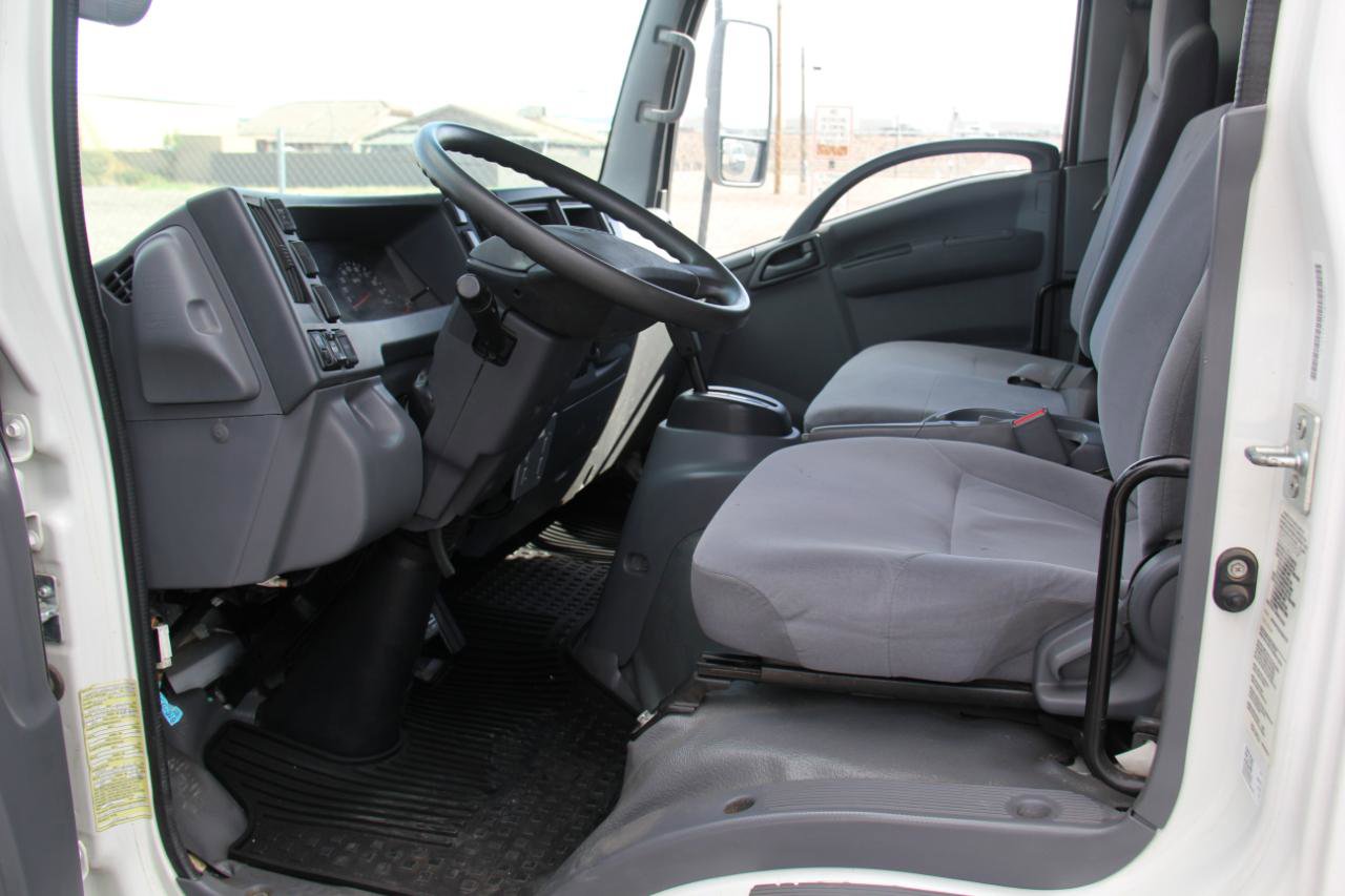Used 2018 Isuzu NPR image 12