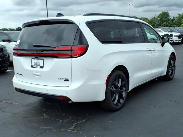 New 2027 Chrysler Pacifica Limited w/ S Appearance Package AWD/4WD image 18