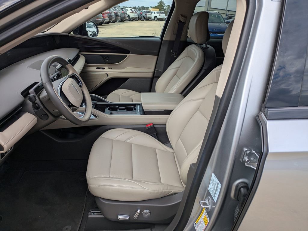 Used 2025 Lincoln Nautilus Premier image 7