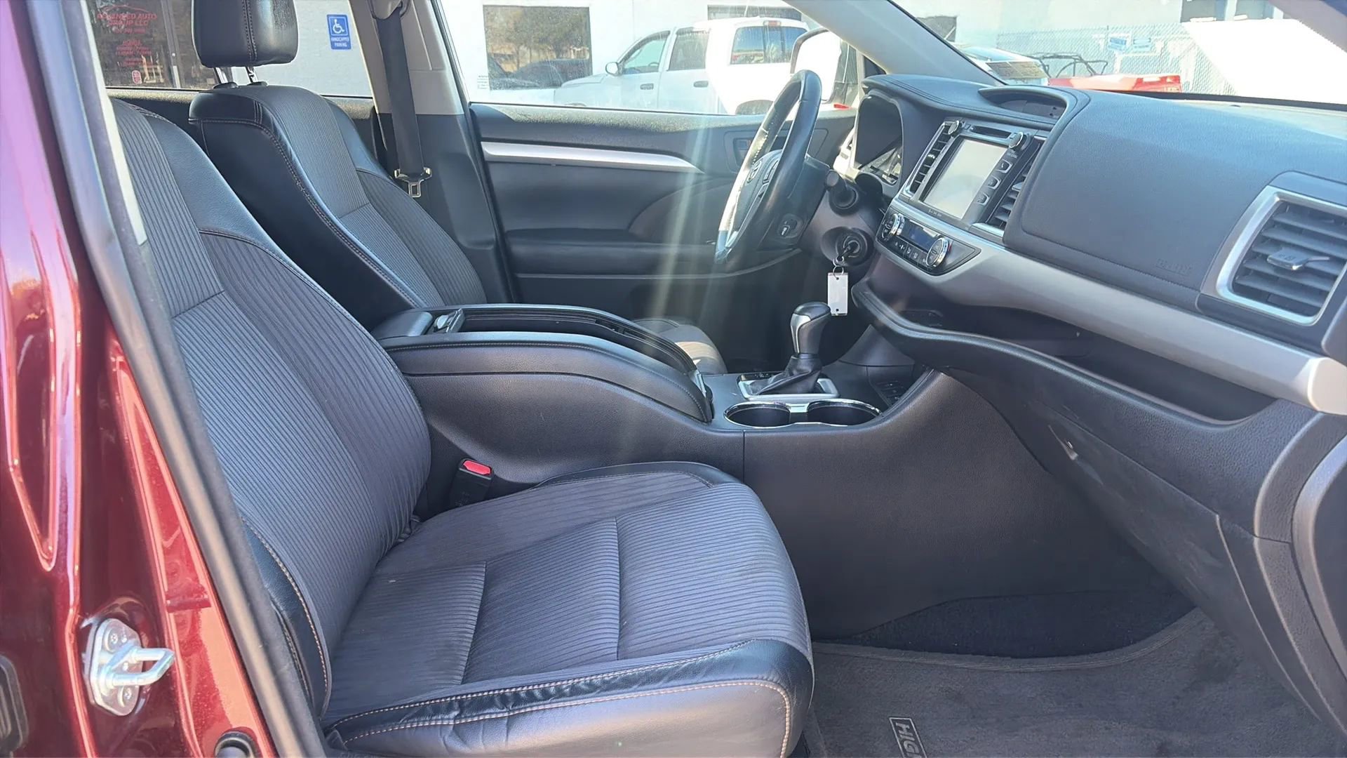 Used 2017 Toyota Highlander Plus image 29