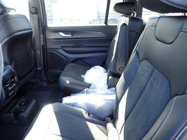 New 2025 Jeep Grand Cherokee L Altitude image 13