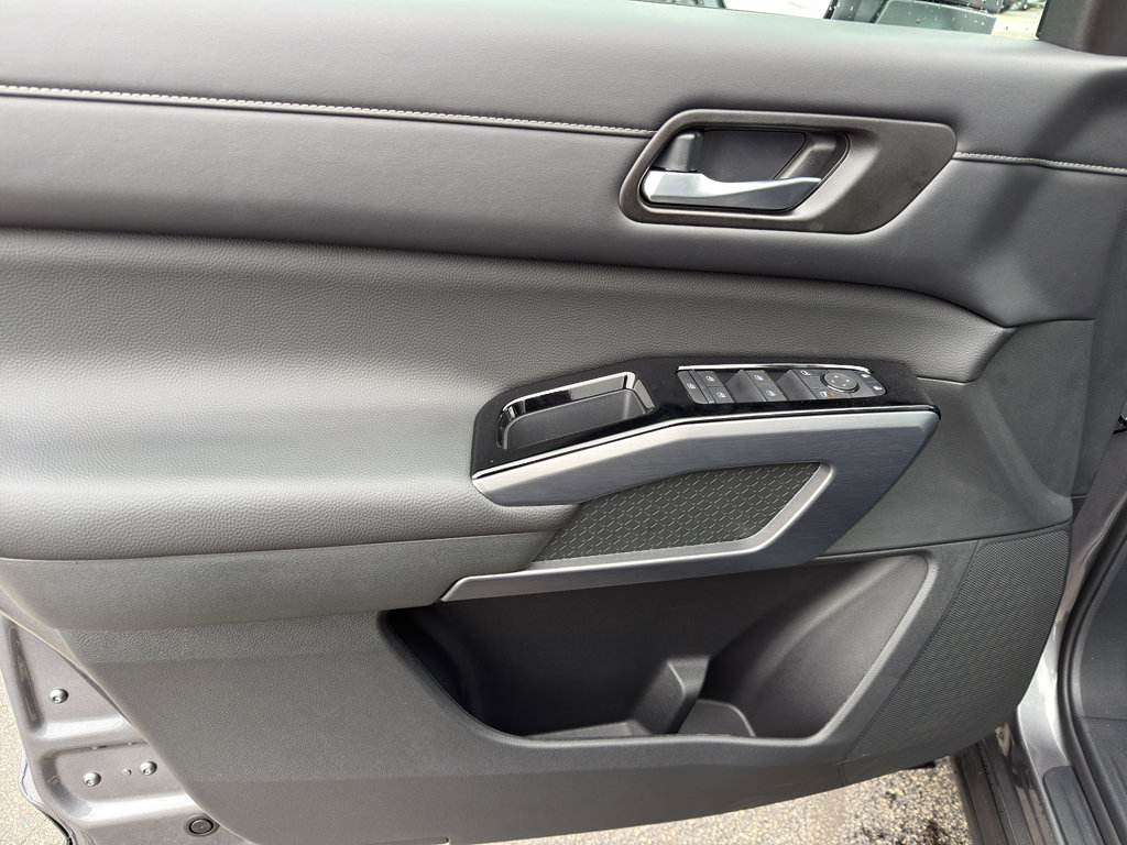 New 2026 Nissan Pathfinder SL image 13