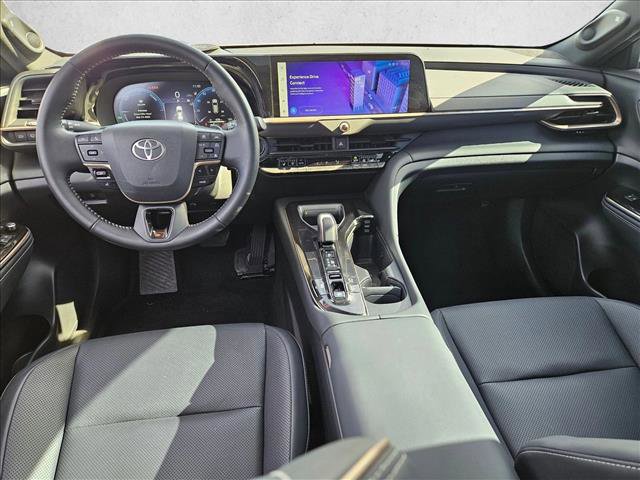 Used 2025 Toyota Crown Signia image 17