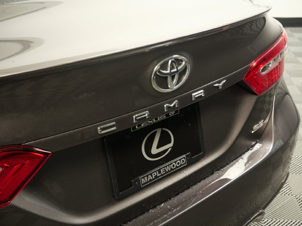 Used 2020 Toyota Camry SE FWD image 9
