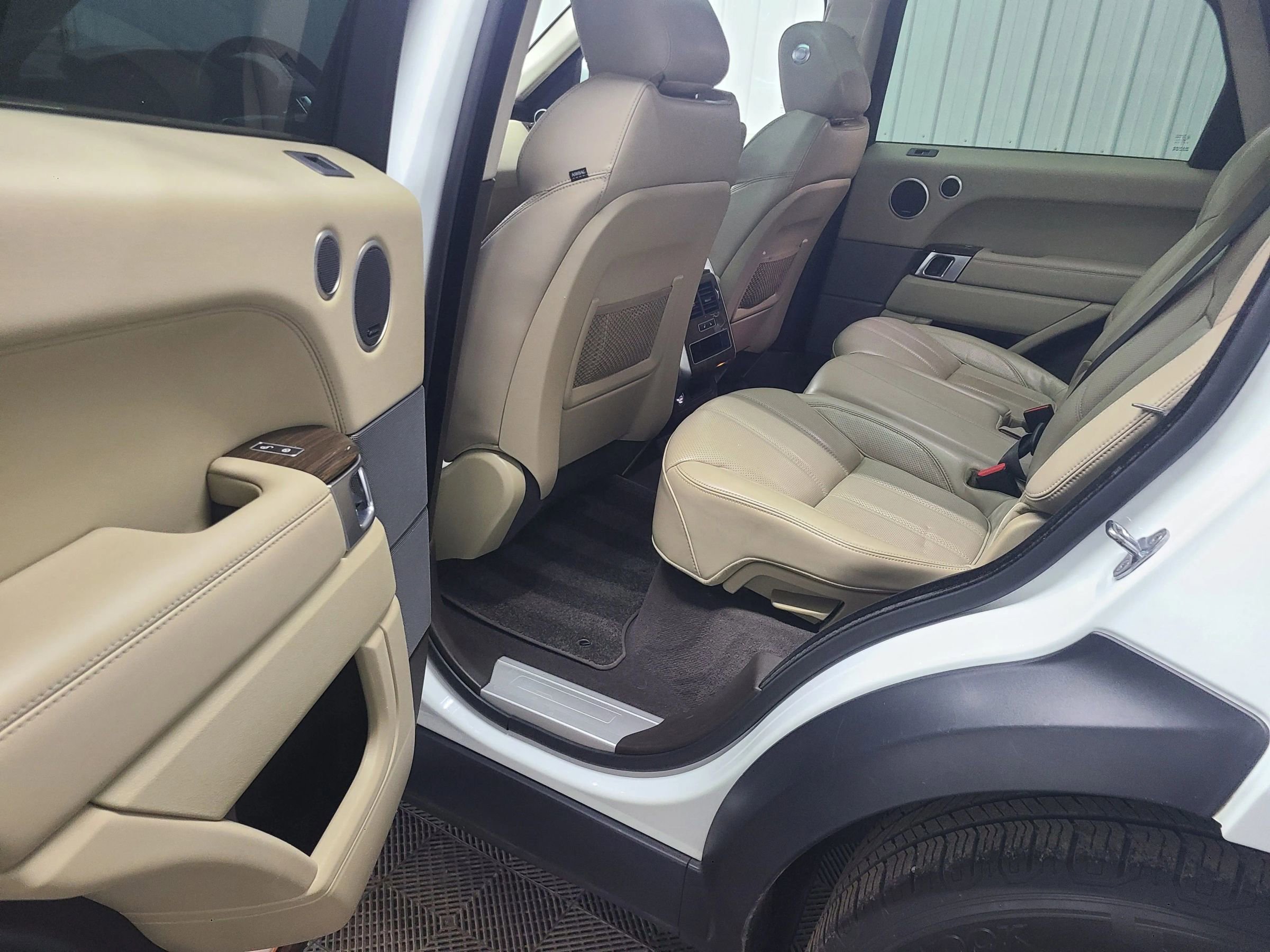 Used 2016 Land Rover Range Rover Sport HSE image 37