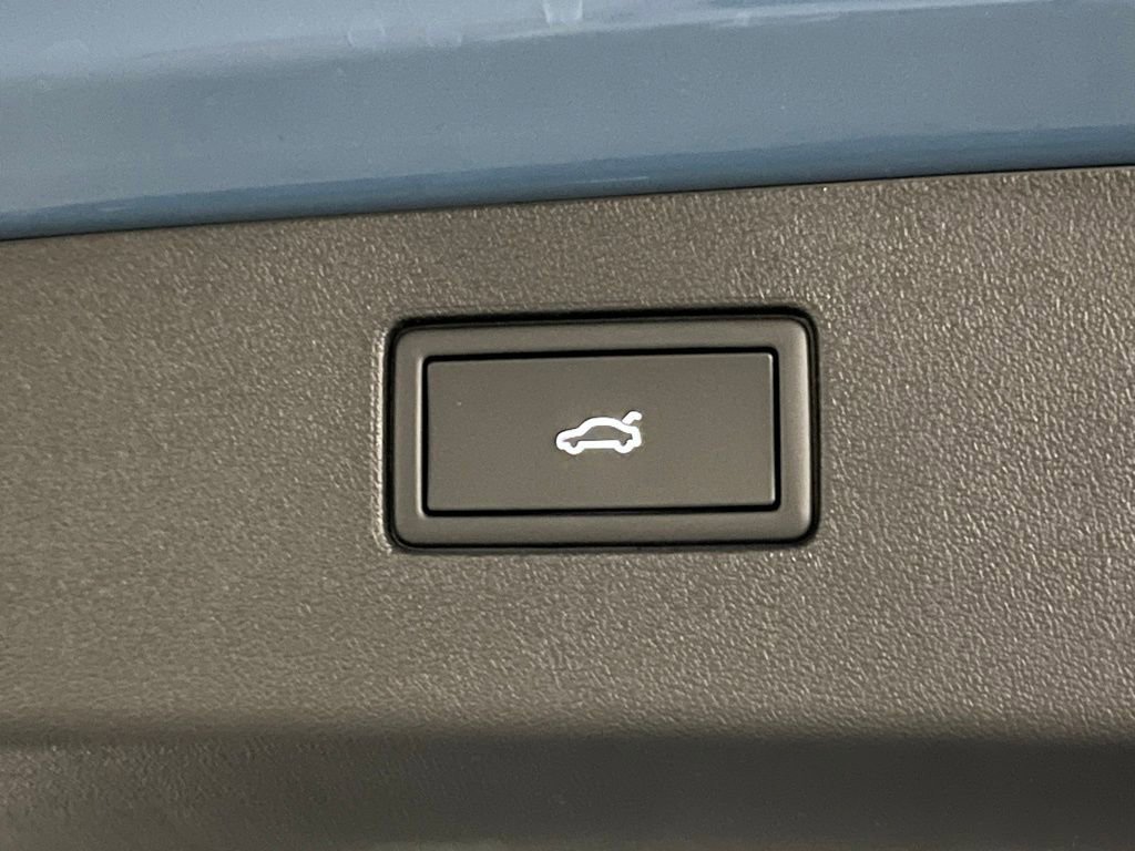 New 2025 Volkswagen Tiguan SE R-Line image 38