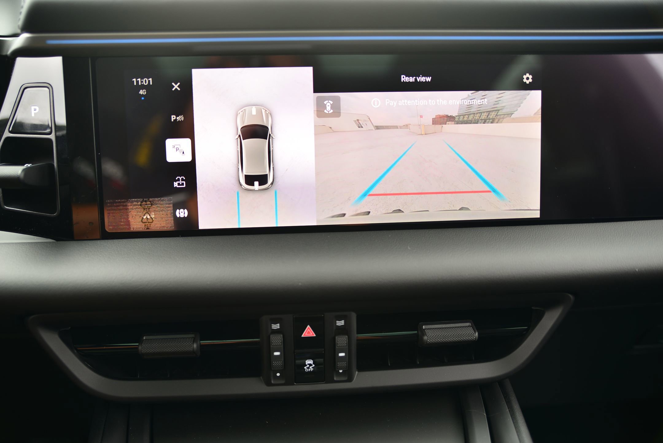 Certified 2025 Porsche Macan 4 Electric image 34