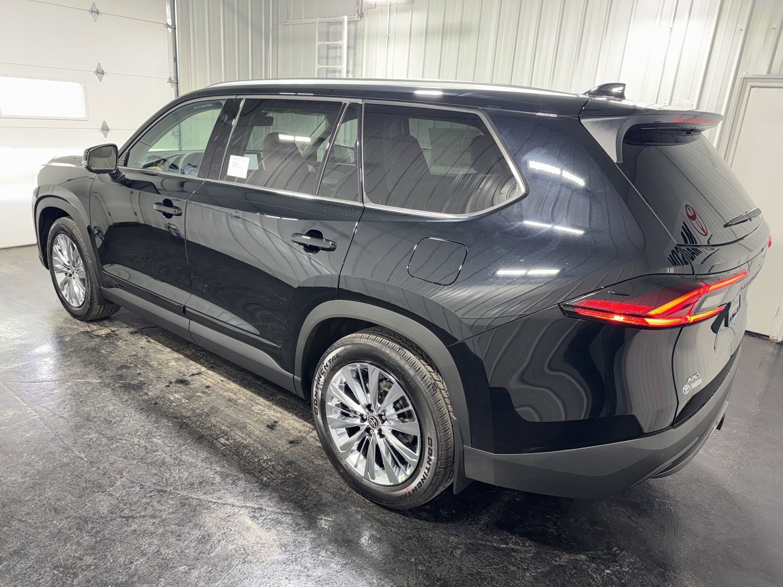 New 2026 Toyota Grand Highlander Platinum image 2