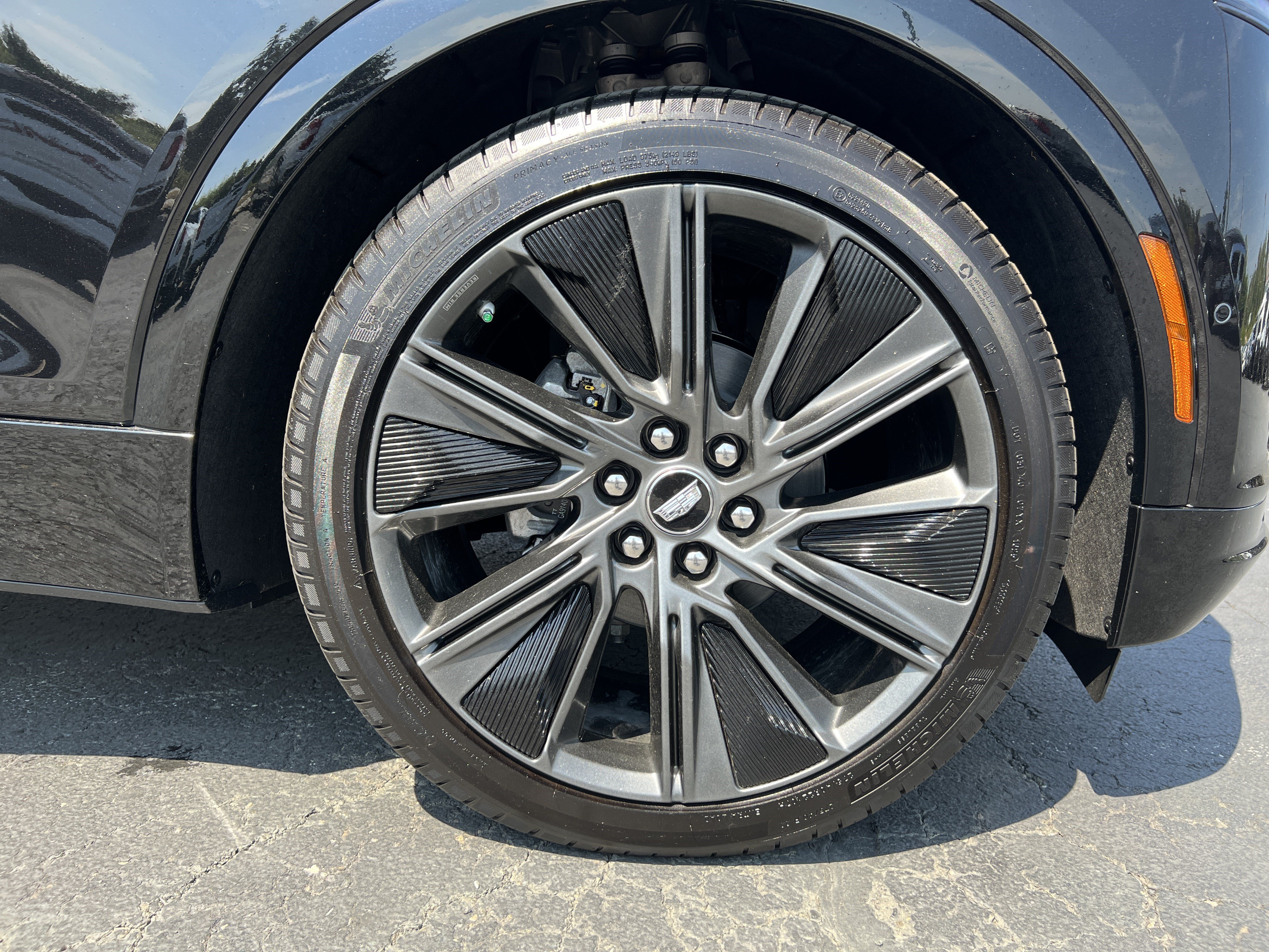 New 2026 Cadillac Lyriq Signature Sport AWD/4WD image 11
