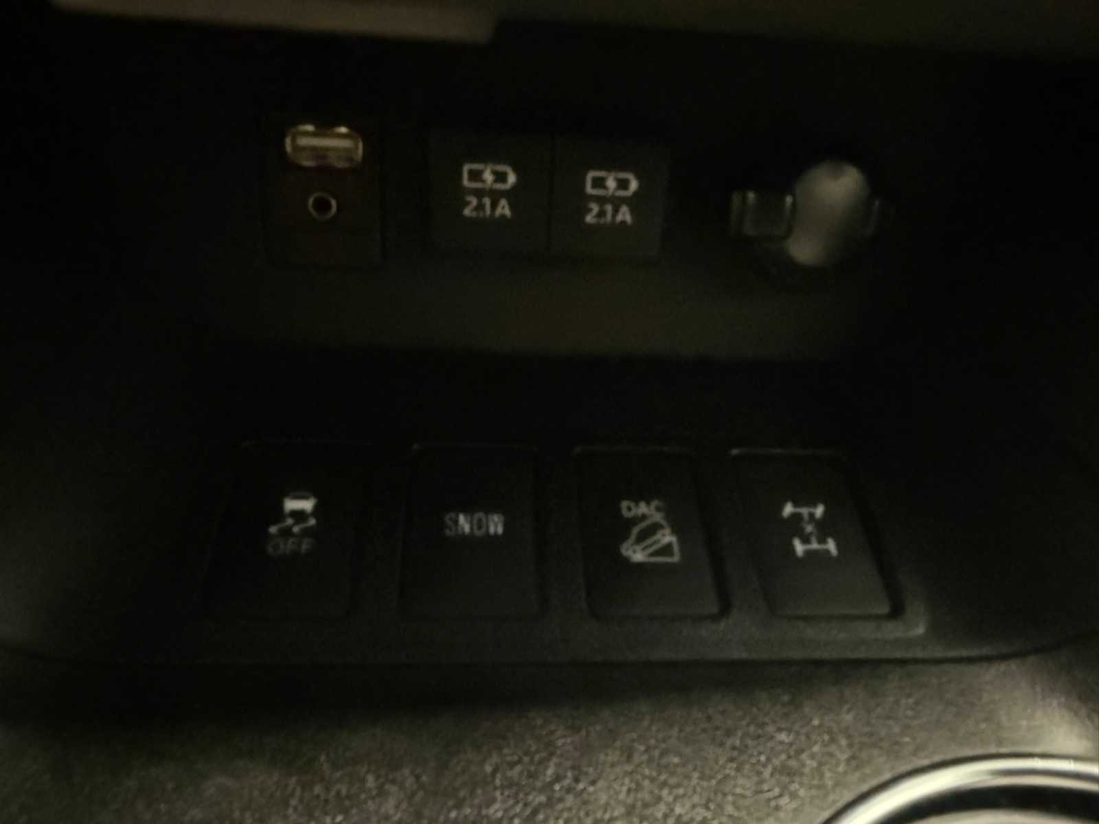 Used 2019 Toyota Highlander LE AWD/4WD image 34