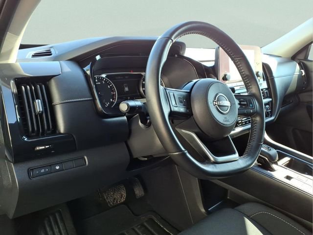 Used 2023 Nissan Pathfinder SV image 14