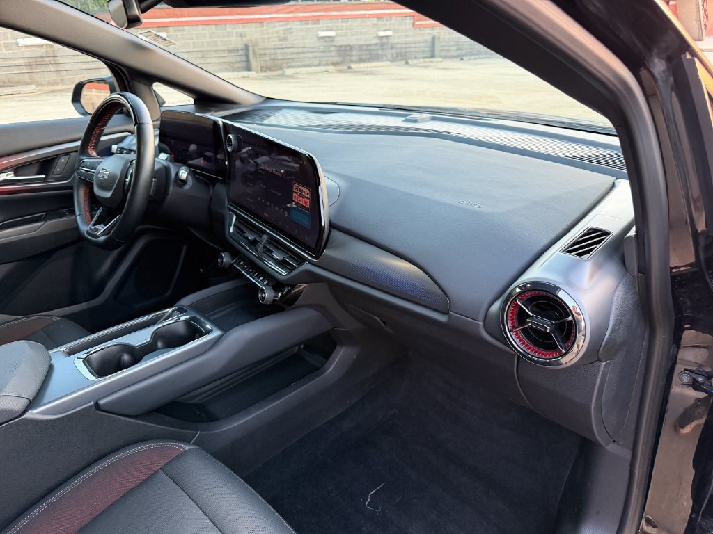 Used 2024 Chevrolet Equinox EV RS FWD image 21