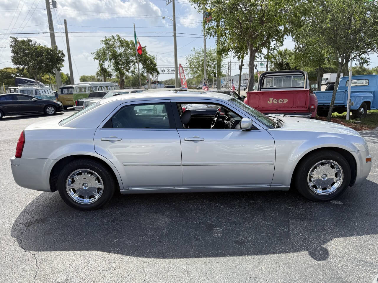 Used 2005 Chrysler 300 Touring RWD image 10