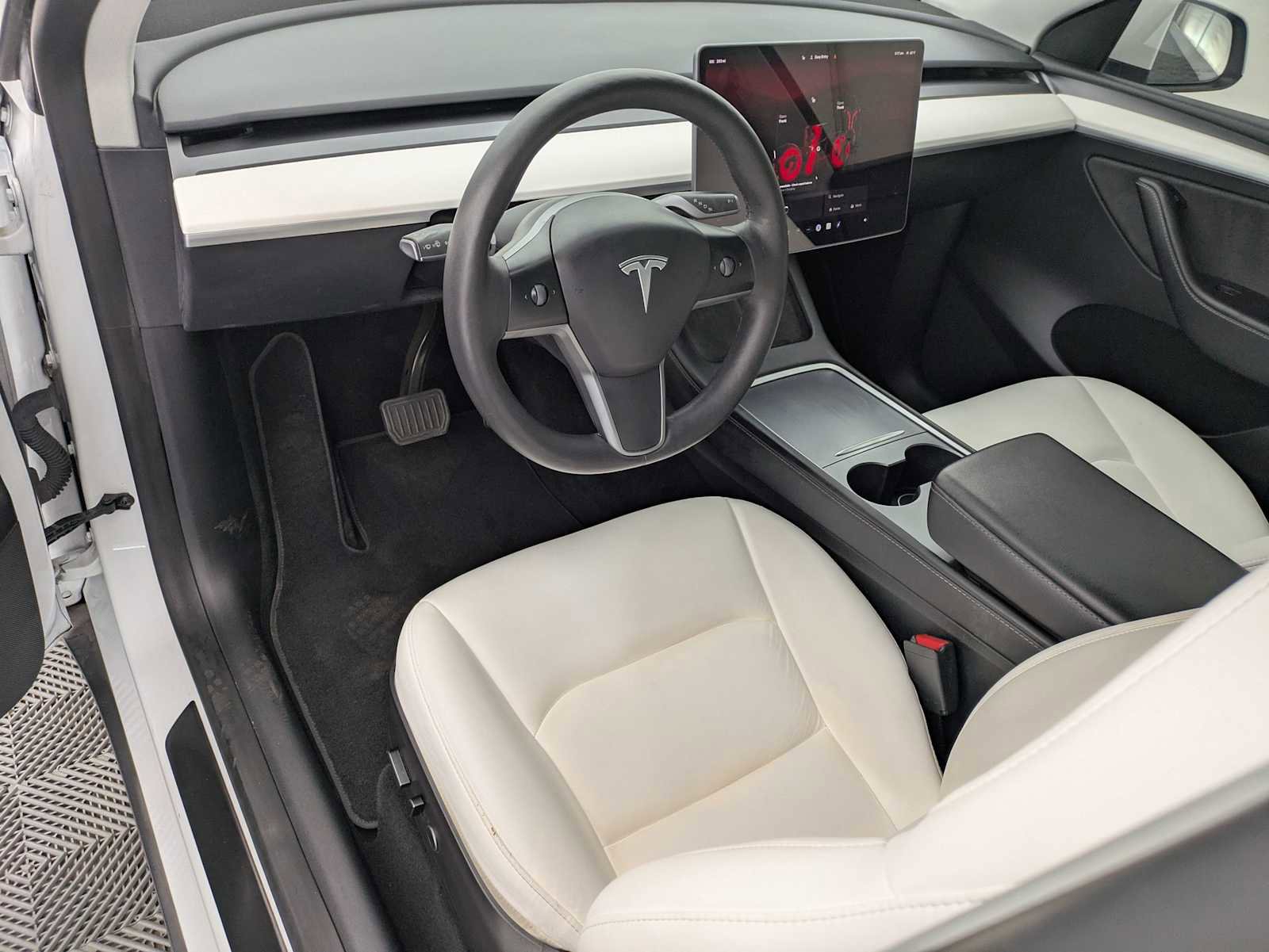 Used 2023 Tesla Model Y Long Range image 2