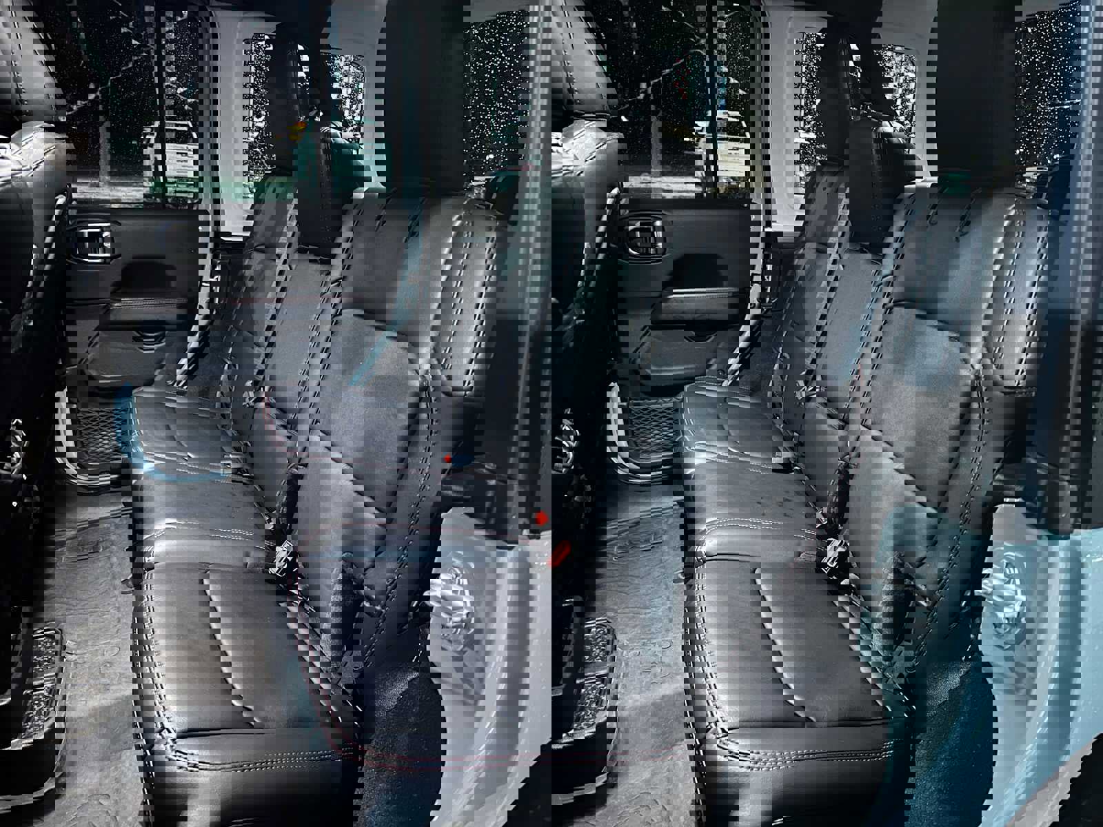 Used 2024 Jeep Wrangler Unlimited Rubicon w/ Capability Package image 18