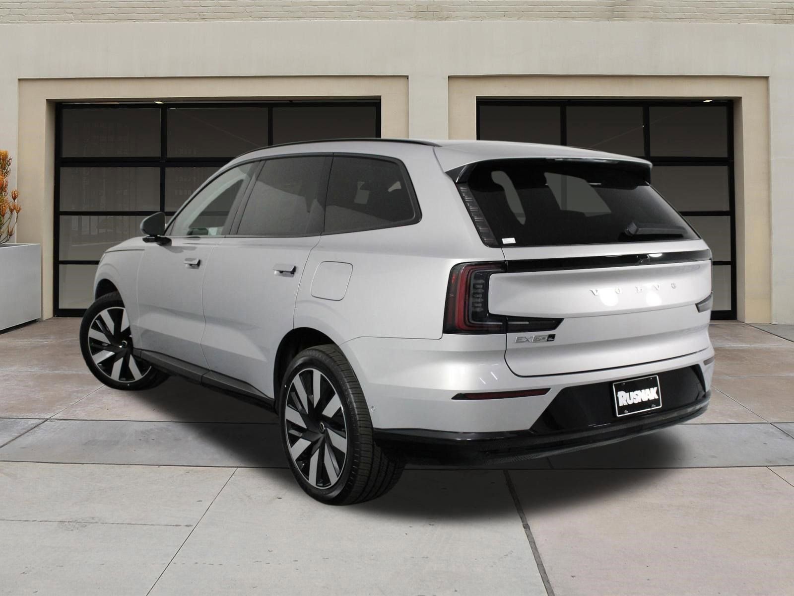 New 2025 Volvo EX90 Plus image 3